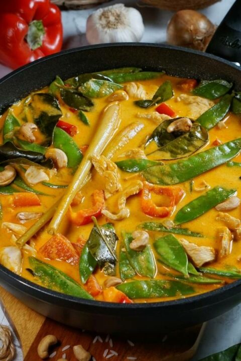 Thailändisches Panang Curry Rezept mit Hähnchen und Kokosmilch