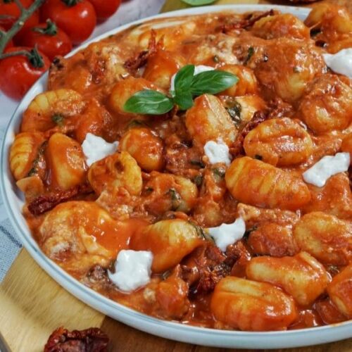 Gnocchi - Tomatensauce mit und schnelles Burrata Gericht