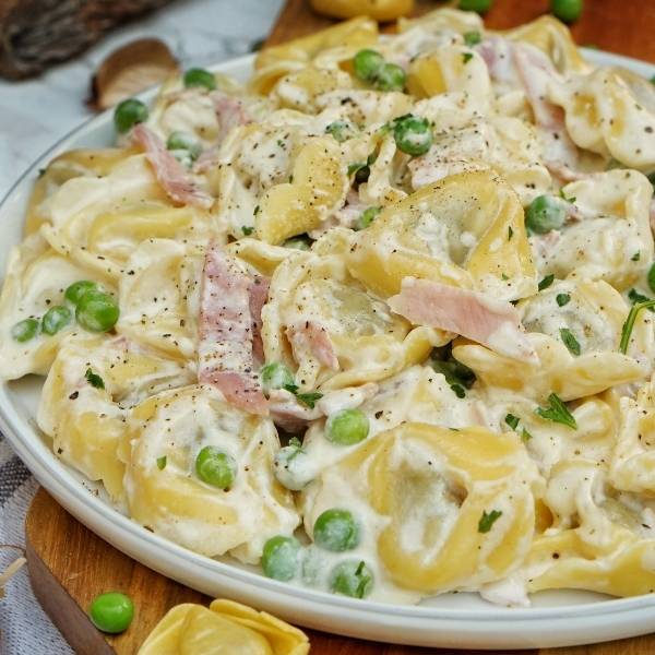 Tortellini alla Panna mit Erbsen
