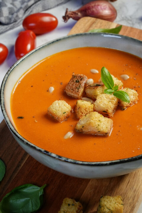 Italienische Tomatensuppe - einfaches Rezept mit Dosentomaten