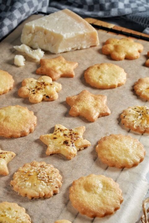 Käseplätzchen - herzhafte Plätzchen mit Parmesan - ganz einfach