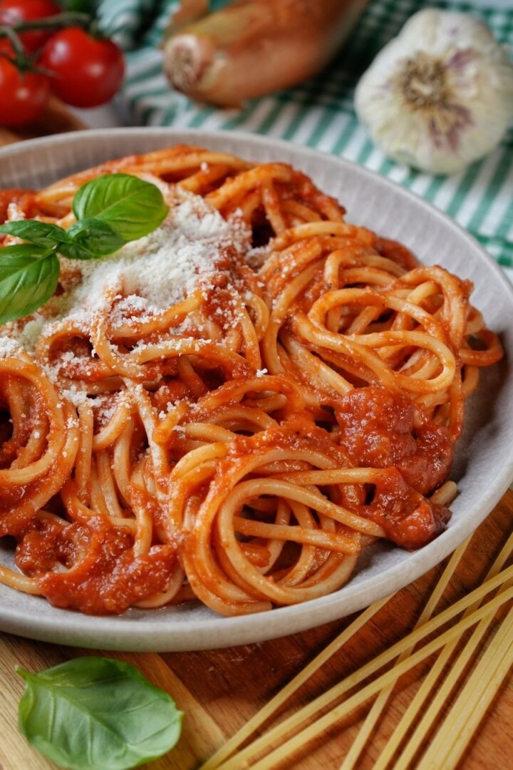 Spaghetti Napoli mit Tomatensoße